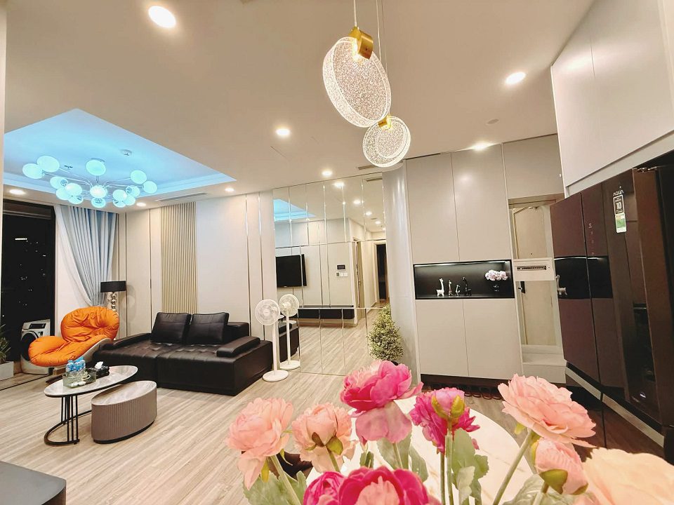 phòng khách căn hộ 2 phòng ngủ Sky Forest Ecopark view biệt thự đảo