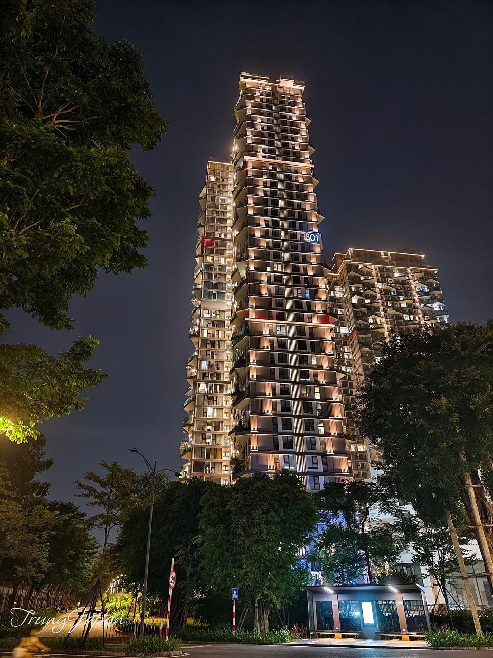 tòa Sol Forest Ecopark về đêm