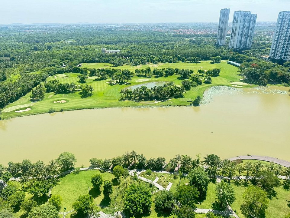 View hồ Thiên Nga từ ban công chung cư Onsen ecopark