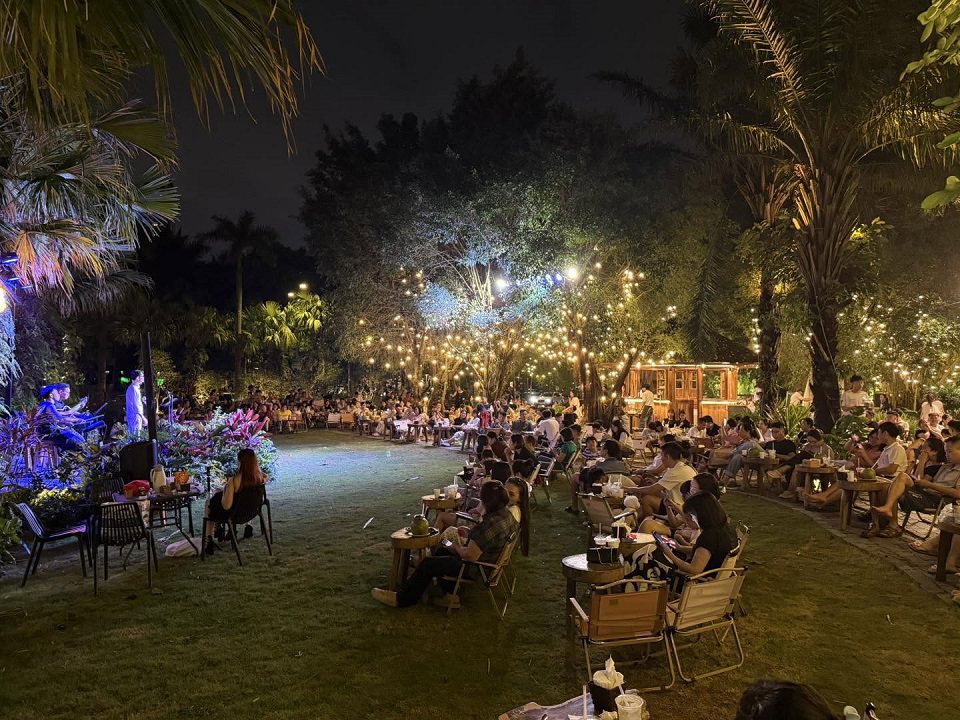cafe nhạc sống tại Hill Top Ecopark