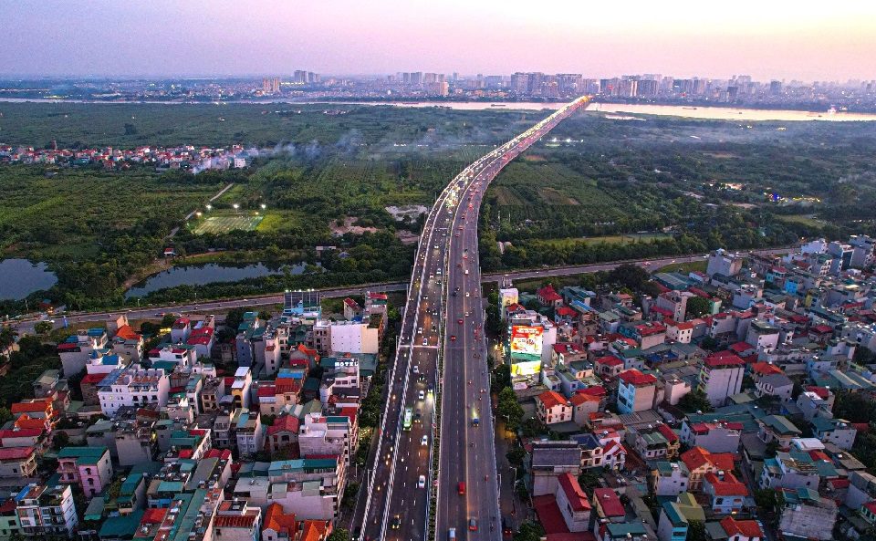 di chuyển từ ecopark vào nội thành qua cầu Vĩnh Tuy