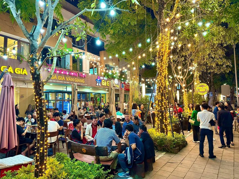 Gà già Hùng Thúy Ecopark Văn Giang